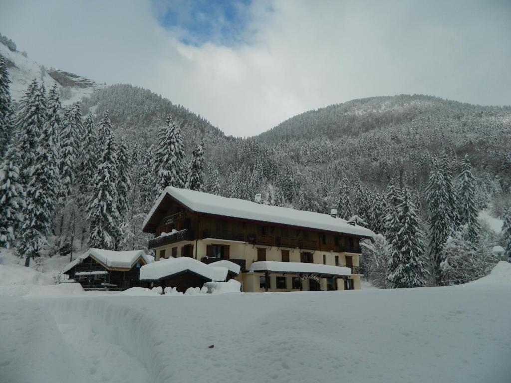 Logis Hotel Les Sapins مورْيو المظهر الخارجي الصورة